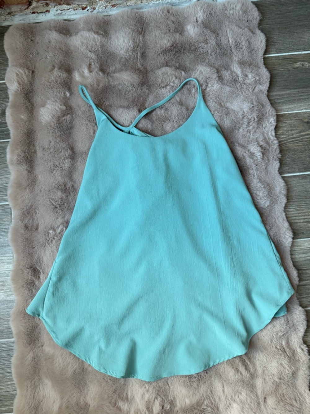 Romeo + Juliet Couture aqua open back tank, M
